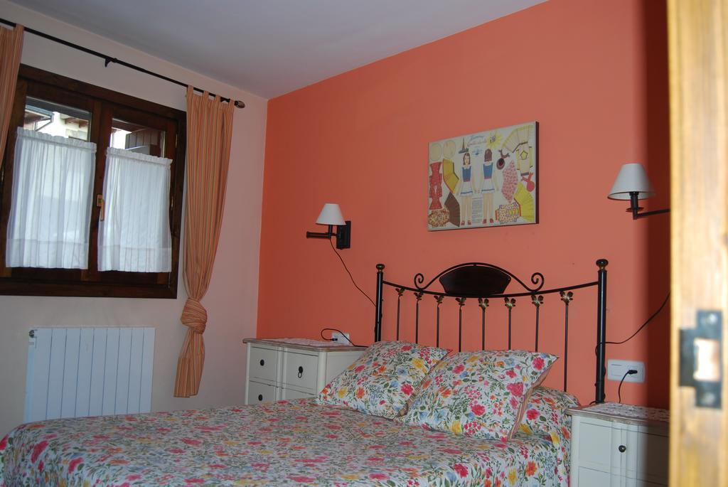 Apartamentos Casa Isabale Biescas  Δωμάτιο φωτογραφία